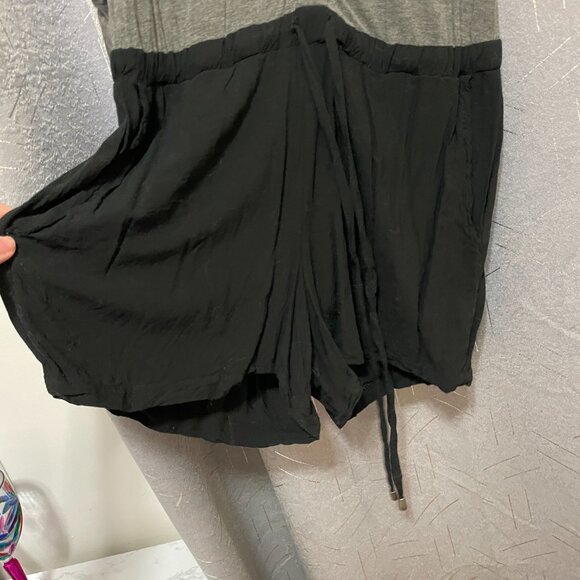 SPLENDID Shorts Romper w 3/4 Sleeves - Best for Travel - Size S (Read Descript.) - Picture 3 of 8